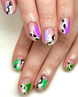 Abstract design created by Bekki Woolnough, Handpainted abstract design using art gel paints. Styled in Mixed Media nail art representing Abstract. These Short - Round shaped nails are crafted using the Gel Polish system and are coloured Green.