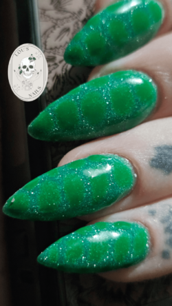 Just Green created by Louise Beattie, Reptile skin. Styled in Glitters nail art representing Animal Print. These Medium - Almond shaped nails are crafted using the Acrylic system and are coloured Green.