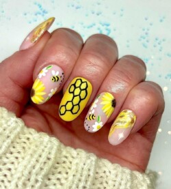 Springtime Bees created by Bekki Woolnough, Spring bees with honeycomb design using a mix of gel polish and nail art gel. Styled in Mixed Media nail art representing Nature / Scenery. These Medium - Oval shaped nails are crafted using the Gel Polish system and are coloured Yellow.