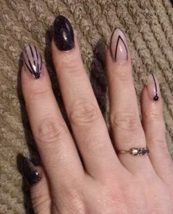 Burlesque style acrylic nails