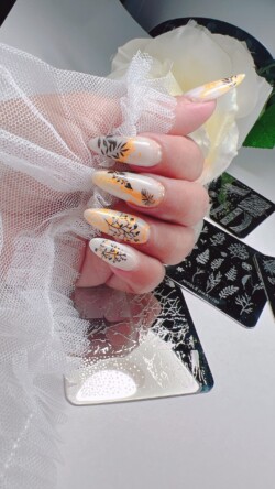 Almond, Stamping in gel builder