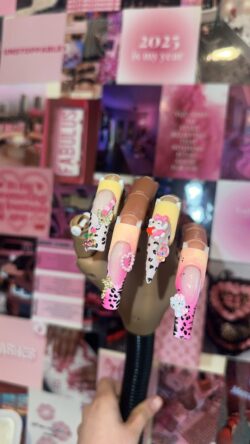 hello kitty nails